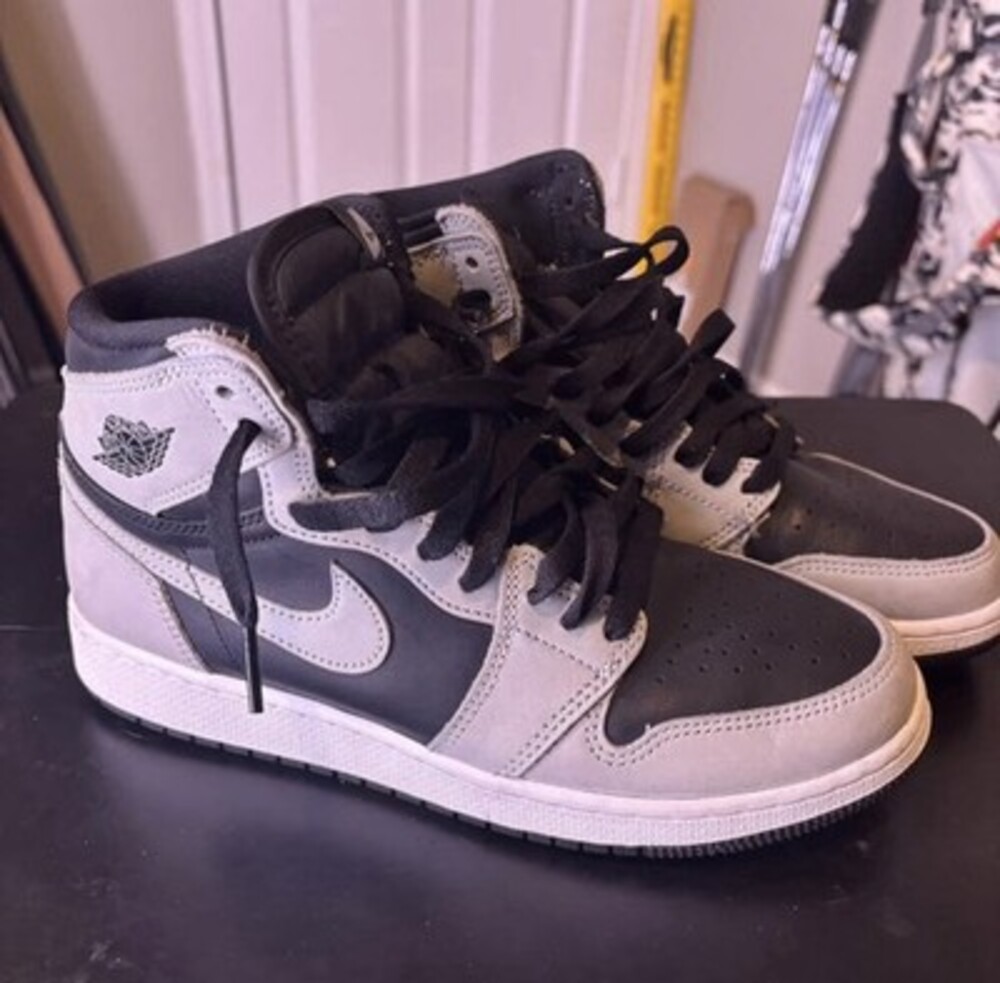 Nike Air Jordan Retro 1 Shadow 2.0’ Men’s 6.5 Black and Grey